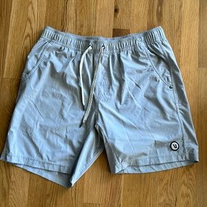 Vuori Kore short, size Large. Platinum
